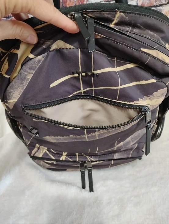 TUMI Voyageur Carson Backpack Nylon Leather ~Lines Print~ EUC - Picture 4 of 15